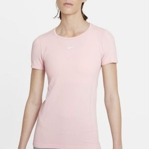 Medium Nike Dri-fit ADV Aura Women's slim-fit top